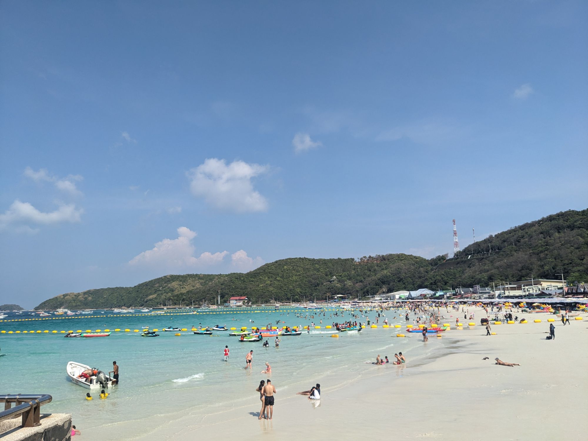 Backpackers Hack: Spend Nights in Pattaya and Days in Koh Larn